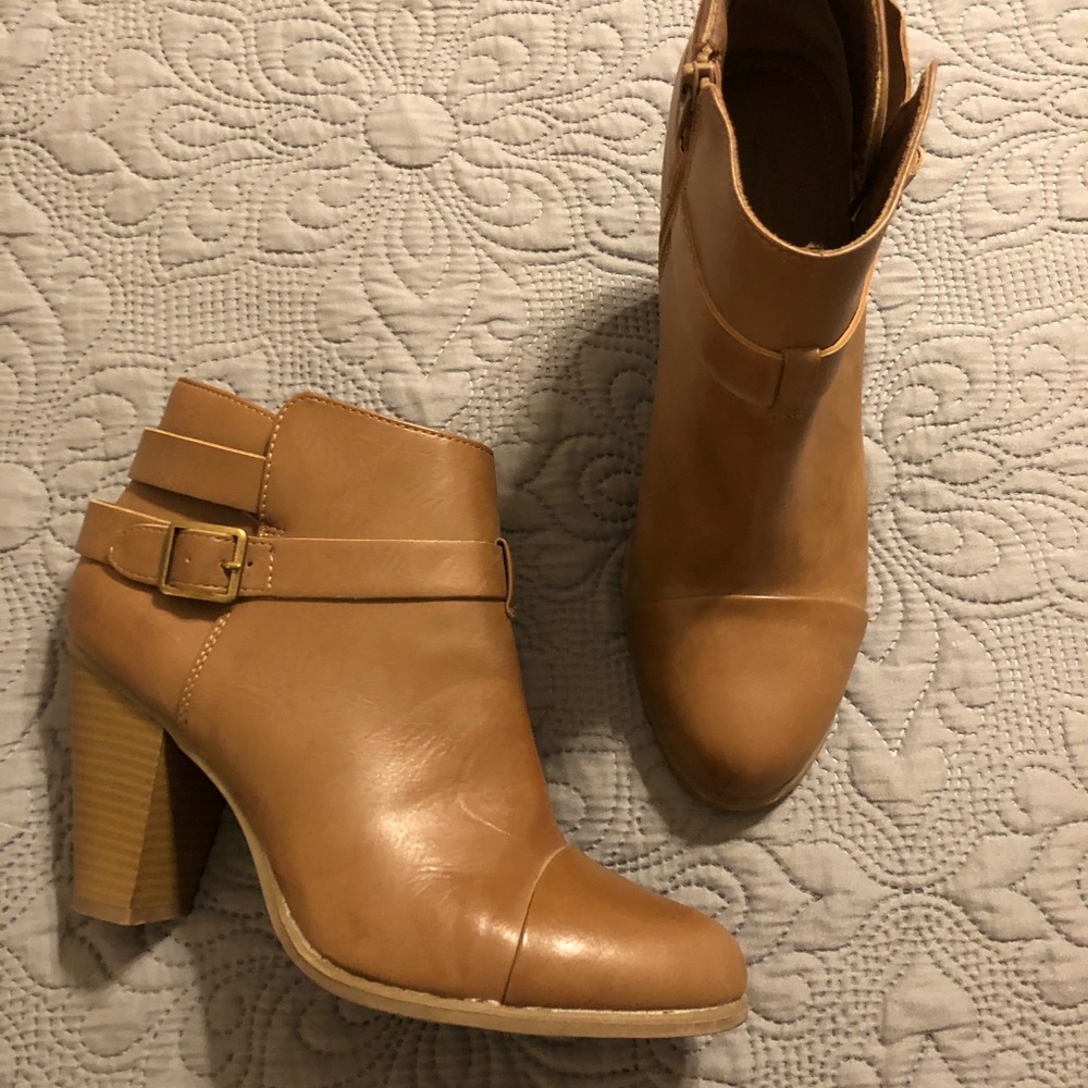 Tan boots size 10
